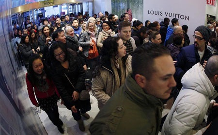 Chen chân mua hàng ngày Black Friday bắt đầu từ tối 22/11 tại Mỹ