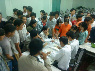 Đôi dòng kính gửi Bộ trưởng LĐTBXH về LĐVN bỏ trốn tại Hàn Quốc - 1 Người LĐVN làm thủ tục đăng ký hồ sơ dự kiểm tra tiếng Hàn (ảnh tư liệu, nguồn: CTV)