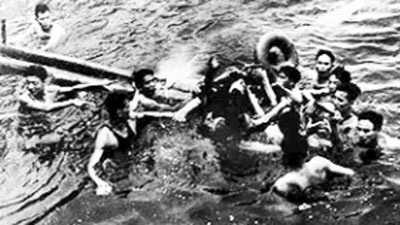 Thời hoa lửa không thể nào quên - 4 Khu tập thể Nhà máy Dệt 8/3 bị bom Mỹ đánh phá năm 1972 (nguồn ảnh: Hà Nội Mới)