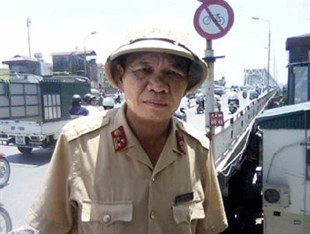 Tiếng lành đồn xa từ quảng trường Thời Đại - 2 Công dân Thủ đô Ưu tú năm 2012 - Thượng tá CSGT Lê Đức Đoàn