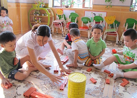 Giáo viên mầm non bề ngoài cười nụ bề trong khóc thầm
