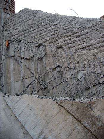 Những hình ảnh cho thấy chất lượng đập thủy điện Đăk Mek 3 (ảnh: Thiên Thư)