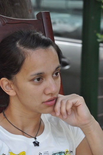"Cuộc đời vẫn đẹp sao" qua hành trình tìm cha Việt của một cô gái Đức - 3 Franziska muốn làm lại giấy khai sinh theo họ Vũ của cha (theo Tuấn Hưng, VOV)