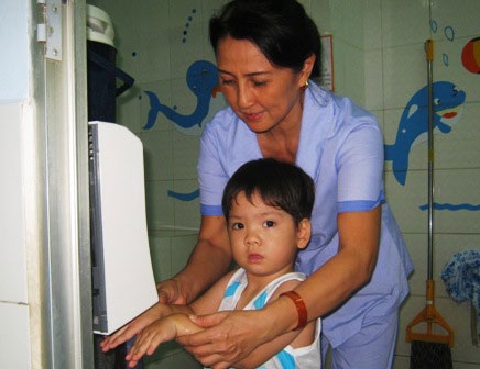 Dạy mầm non: Giờ làm việc “khủng”, lương… khiêm tốn - 1 Dạy mầm non: Giờ làm việc “khủng”, lương… khiêm tốn