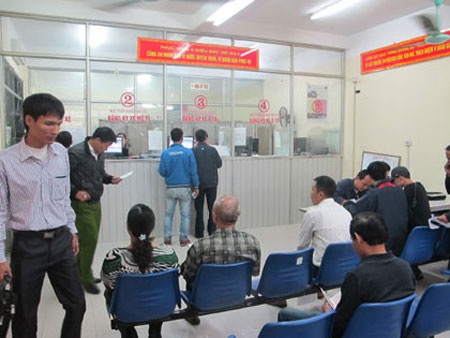 Sang tên đổi chủ xe: Cần những bước đi đúng hướng - 1 Người dân không mặn mà sang tên đổi chủ xe là có căn nguyên (minh họa: Hà Nội mới)