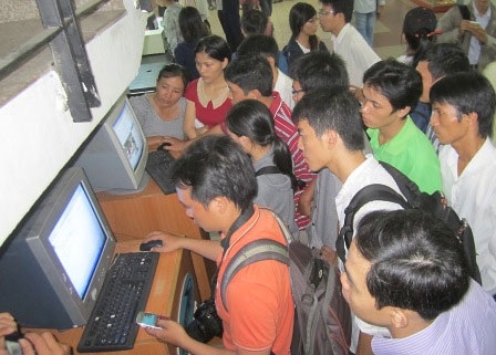 Hành khách kiên trì truy cập hàng tiếng đồng hồ nhưng vẫn không thành công