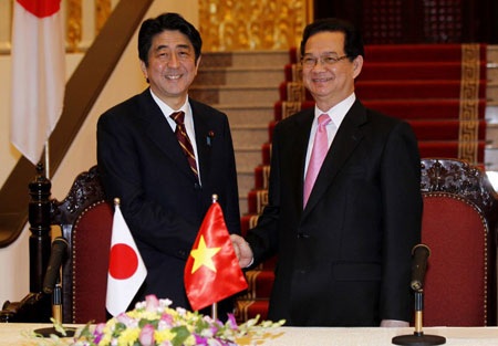 Sau cuộc hội đàm chính thức, hai Thủ tướng đã có cuộc họp báo chung (ảnh: AFP)