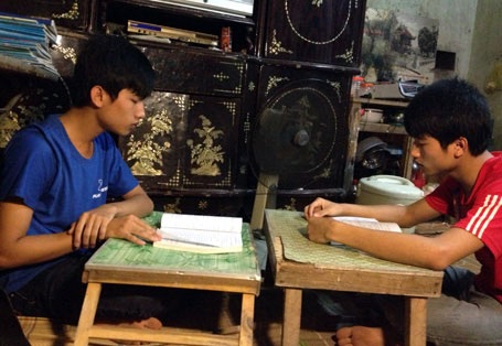 Nâng cánh ước mơ cùng thủ khoa nghèo - 1 Hai anh em sinh đôi Nguyễn Hữu Tiến (