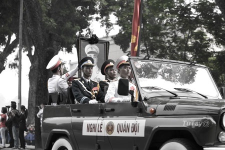 Đoàn xe chở Đại Tướng về qua nhà lần cuối ở số nhà 30 phố Hoàng Diệu