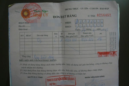 Lừa đảo "kinh doanh đa cấp": Vỏ quýt dày cần móng tay nhọn! - 2 Nhân viên TNMU hành hung nhóm sinh viên tới đòi lại tiền (ảnh: Anh Thế)