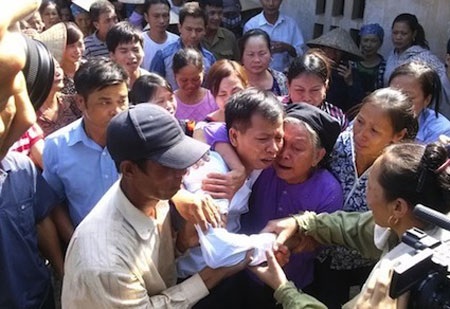 Nhức nhối án oan: Chờ được vạ, má đã sưng! - 2 Cuộc trở về đầy niềm vui và nước mắt của ông Chấn