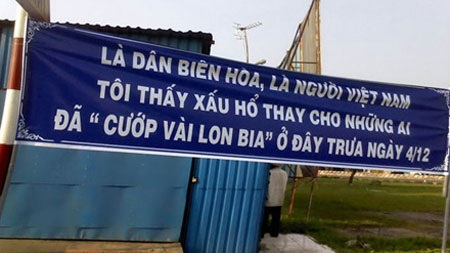 “Hôi của” người rưng rưng nước mắt! - 2 Tấm băng rôn của lòng tự trọng