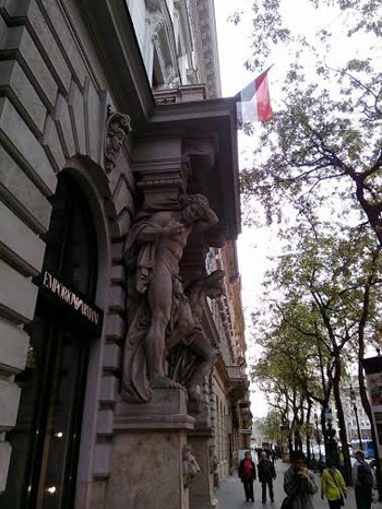 Budapest: Tình yêu từ cái nhìn đầu tiên - 5 Ga tàu điện ngầm Budapest cổ thứ nhì thế giới (sau London)