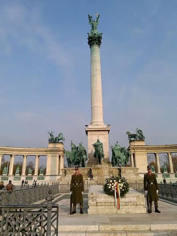 Budapest: Tình yêu từ cái nhìn đầu tiên - 2 Ga tàu điện ngầm Budapest cổ thứ nhì thế giới (sau London)