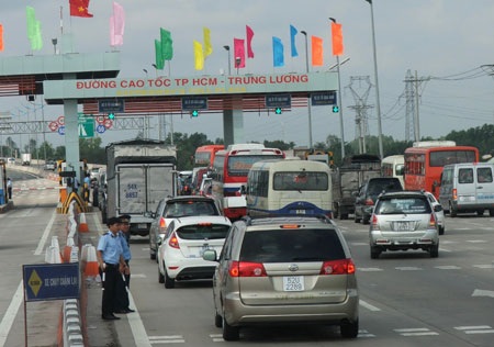 Lợi ích từ bán đấu giá quyền thu phí đường bộ - 1 (ảnh: Quỳnh Anh)