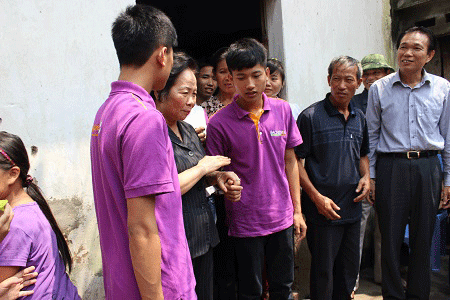 Niềm vui nhân đôi, nỗi buồn sẻ nửa với cảnh "đón Tết đặc biệt" - 1 Niềm vui nhân đôi, nỗi buồn sẻ nửa với những cảnh Tết đặc biệt
