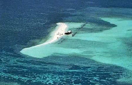 Scarborough với Việt Nam? Trung Quốc đừng tưởng bở! - 1 Bãi cạn Scarborough - tâm điểm căng thẳng tranh chấp chủ quyền giữa