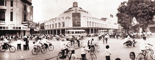 Bách hóa Tổng hợp Tràng Tiền (ảnh chụp năm 1972, nguồn: Tiền Phong)