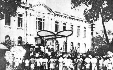 Truyền thống Cách mạng thôi thúc chúng ta - 1 Nhân dân Hà Nội chiếm Bắc bộ phủ (tháng 8/1945)