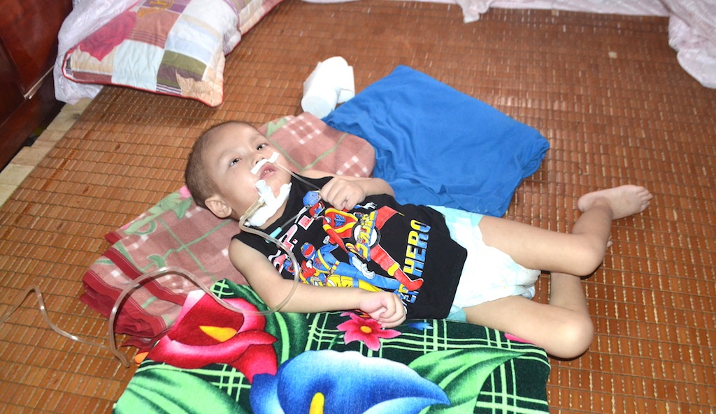 Mới 5 tuổi nhưng bé Hà An đã phải chịu quá nhiều thứ bệnh. Giờ đây cháu rất cần sự chung tay của mọi người.