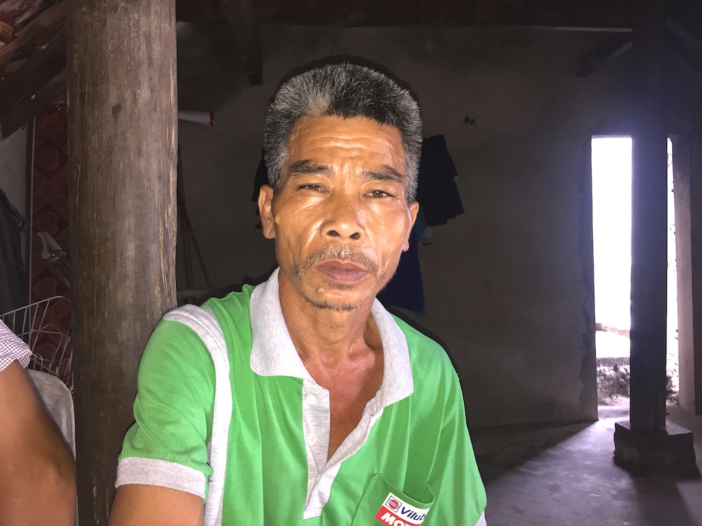 Gia cảnh “chị Dậu” của người đàn ông tàn tật vẫn phải đóng 13 khoản phí - Ảnh 12. Gia cảnh “chị Dậu” của người đàn ông tàn tật vẫn phải đóng 13 khoản phí - Ảnh 12.