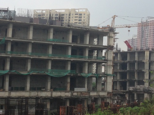 Tháp xám: “Di sản” hoang lạnh giữa Thủ đô - 11 Đây là dự án chung cư có hàng nghìn căn hộ nhưng chủ đầu tư thiếu vốn không thể triển khai