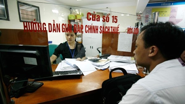 Bi, hài chuyện đòi nợ thuế - 2 Kinh tế khó khăn, DN tới nộp thuế cũng thưa hơn. Ảnh: Ngọc Châu