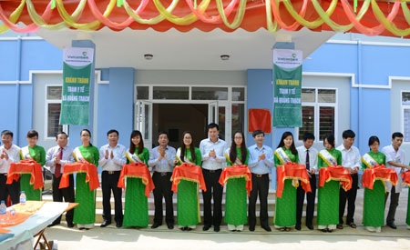 Vietcombank trao tặng công trình trạm y tế xã Quảng Trạch cho tỉnh Thanh Hóa - 1 Lễ cắt băng khánh thành Trạm y tế xã Quảng Trạch, huyện Quảng Xương, tỉnh Thanh Hóa.