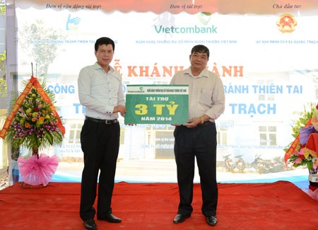 Vietcombank trao tặng công trình trạm y tế xã Quảng Trạch cho tỉnh Thanh Hóa - 2 Lễ cắt băng khánh thành Trạm y tế xã Quảng Trạch, huyện Quảng Xương, tỉnh Thanh Hóa.