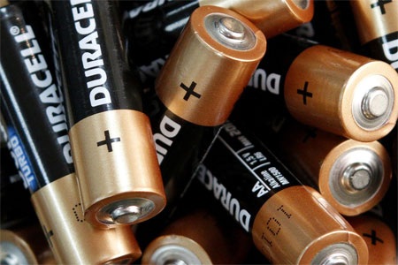 Nhà đầu tư huyền thoại Warren Buffett chi 4,7 tỷ USD mua hãng pin Duracell - 2 Ảnh minh họa - Nguồn: Reuters/WSJ.