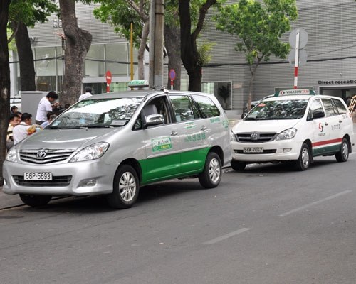 15 hãng xe Hà Nội đồng loạt giảm cước taxi - 1 Đọc những thông tin kinh tế - tài chính mới nhất trên