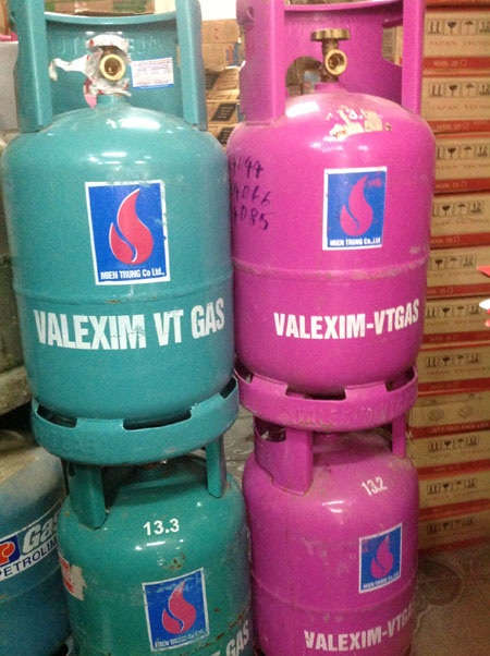 Vạn Lộc Gas giới thiệu sản phẩm khí dầu mỏ (LPG) đóng bình - 2 Tất cả các nguyên liệu dùng sản xuất vỏ bình đều được nhập khẩu từ
