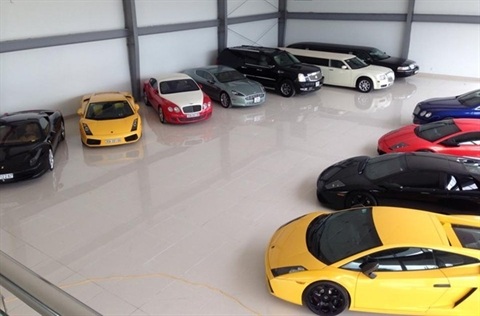 Dàn siêu xe trong gara của đại gia bí ẩn.