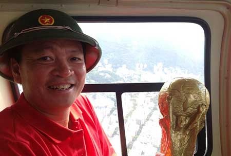 Đại gia gây choáng khi thuê trực thăng để xem bóng đá