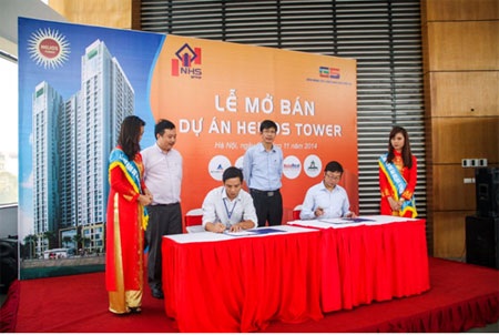 Căn hộ Helios Tower 75 Tam Trinh hút khách - 3 Hình ảnh ký kết hợp đồng của khách hàng với CĐT minh bạch dưới sự chứng kiến của các bên