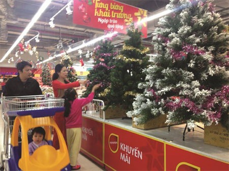 Nhiều trung tâm mua sắm giảm giá mạnh vào dịp lễ Noel