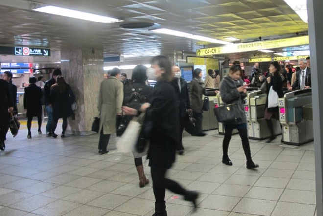 Khám phá hệ thống metro thu 7,2 triệu USD/ngày tại Tokyo - 11 Các nhà ga của hệ thống tàu điện ngầm Tokyo luôn tấp nập.