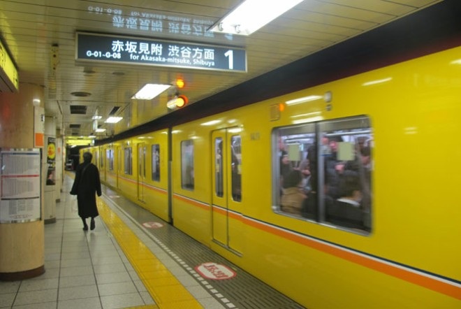 Khám phá hệ thống metro thu 7,2 triệu USD/ngày tại Tokyo - 5 Bản thân người viết đi 2 tuyến qua 8 nhà ga hết 201 Yên (tương đương 36.200 đồng).