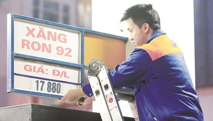 Xăng dầu giảm kỷ lục, cước vận tải đứng yên