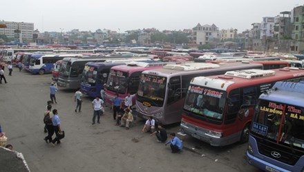 Làm rõ doanh nghiệp vận tải bắt tay nhau làm giá - 1 Giá vé xe khách chưa có biến động sau đợt giảm sâu nhất giá xăng dầu hôm 22/12.
