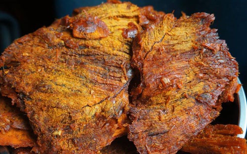 Thực hư bò khô, mực khô có giá rẻ bất ngờ - 1 Thịt bò khô tại một số chợ ở Đà Nẵng có giá rẻ hơn giá thịt bò tươi (ảnh minh họa)