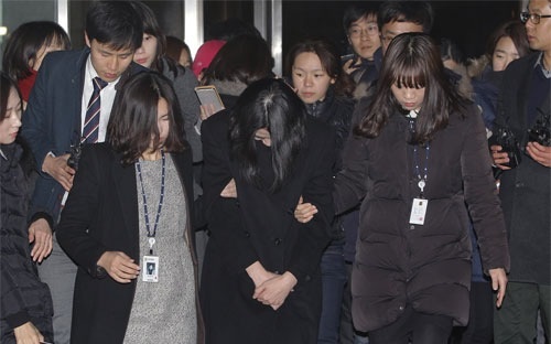 “Công chúa hư” của Korean Air ra tòa - 1 Cho Hyun-ah trong lần xuất hiện hôm 30/12/2014 - Ảnh: Getty.