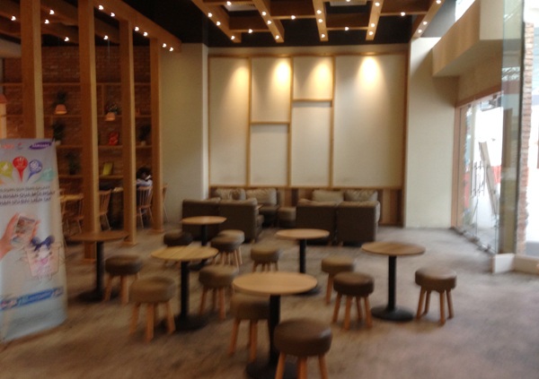 Khu vực ẩm thực cũng cảnh tương tự