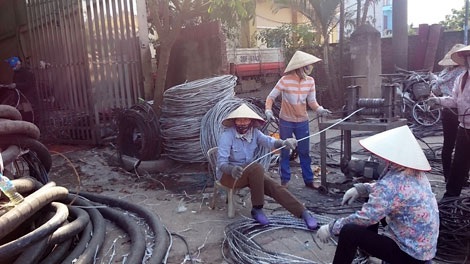 Những "làng đồng nát" bạc tỉ: Bới vàng trong "rác" - 2 Một góc làng Quan Độ.
