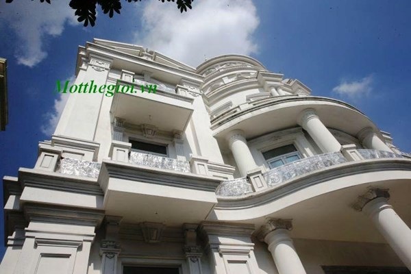 Đại gia Ninh Bình xây lâu đài theo kiến trúc tòa nhà quốc hội Mỹ - 10 Trần nhà được thiết kế theo phong cách hiện đại, với các đường nét tinh xảo