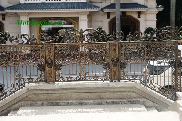 Đại gia Ninh Bình xây lâu đài theo kiến trúc tòa nhà quốc hội Mỹ - 8 Trần nhà được thiết kế theo phong cách hiện đại, với các đường nét tinh xảo