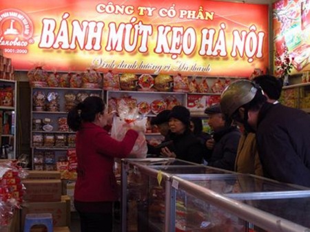 Bánh mứt kẹo Tết Ất Mùi: Hàng phong phú, giá không tăng - 2 Bánh Mứt Kẹo Hà Nội sẽ đưa ra thị trường khoảng trên 300 tấn bánh, mứt, kẹo các loại.