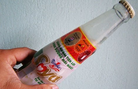 TP.HCM: Phát hiện chai sữa đậu nành vón cục - 1 Chai sữa đậu nành bị vón cục. Ảnh: Trần Ngọc