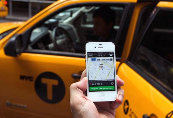 Uber, Zalo... Thức tỉnh ngàn tỷ cùng kinh tế chia sẻ - 1 Với các hãng taxi, nhân viên tổng đài sẽ nhàn rỗi hơn khi các cuộc gọi tới đây thưa dần.