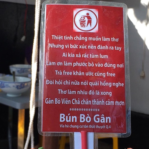 Lạ lùng: Ăn không được chê, không nói xấu chủ quán - 3 Ngoài ra, chủ quán còn làm thơ để nhắc nhở khách bỏ rác đúng chỗ